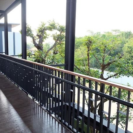 De Vine House Hotell Roi Et Eksteriør bilde