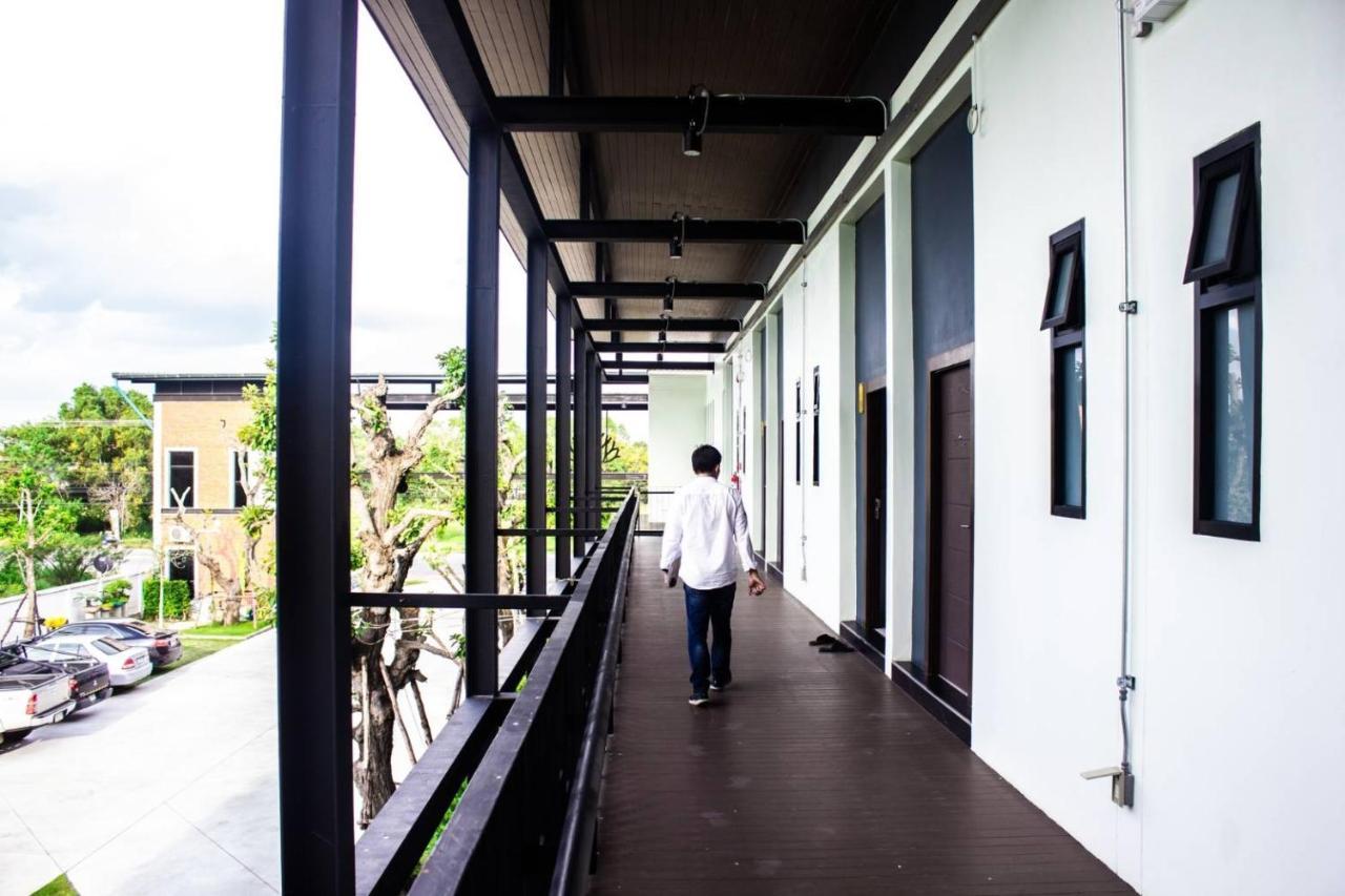 De Vine House Hotell Roi Et Eksteriør bilde