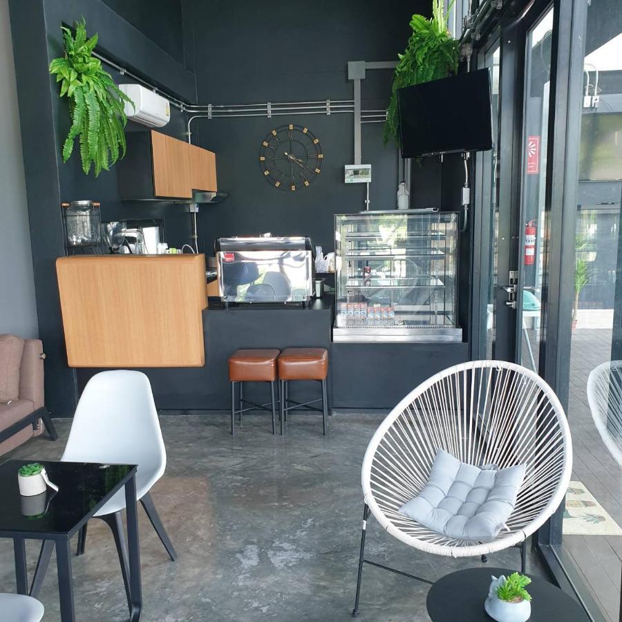 De Vine House Hotell Roi Et Eksteriør bilde