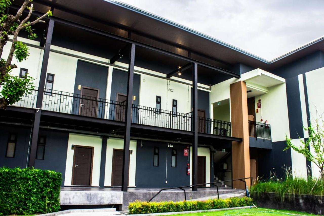 De Vine House Hotell Roi Et Eksteriør bilde